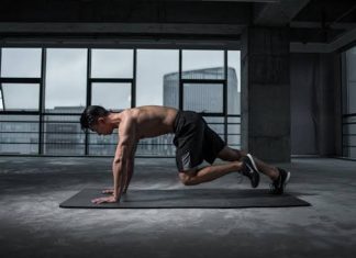 Son yıllarda hem sağlıklı yaşam hem de spor dünyasında adından sıkça söz ettiren aralıklı oruç, kilo kontrolü ve metabolik sağlık üzerindeki olası etkileri nedeniyle geniş bir kitle tarafından uygulanıyor. Özellikle düzenli egzersiz yapan bireyler, bu beslenme modelinin kas gelişimi, yağ yakımı ve performans üzerindeki etkilerini merak ediyor. Her bireyin metabolizması farklı olduğu için fitness hedefleri doğrultusunda aralıklı orucun avantajları ve sınırlamaları kişiden kişiye değişebiliyor. Konulu bir haber görseli.