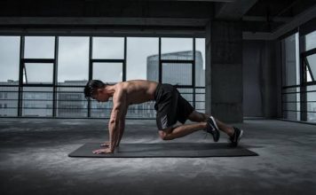 Aralıklı Oruç Fitness Hedeflerine Uygun Mu? Son yıllarda hem sağlıklı yaşam hem de spor dünyasında adından sıkça söz ettiren aralıklı oruç, kilo kontrolü ve metabolik sağlık üzerindeki olası etkileri nedeniyle geniş bir kitle tarafından uygulanıyor. Özellikle düzenli egzersiz yapan bireyler, bu beslenme modelinin kas gelişimi, yağ yakımı ve performans üzerindeki etkilerini merak ediyor. Her bireyin metabolizması farklı olduğu için fitness hedefleri doğrultusunda aralıklı orucun avantajları ve sınırlamaları kişiden kişiye değişebiliyor. Konulu bir haber görseli.