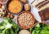 Fitness dünyasında beslenme alışkanlıkları son yıllarda önemli bir değişim geçiriyor. Daha önce ağırlıklı olarak hayvansal kaynaklı proteinler ön plana çıkarken, günümüzde bitkisel proteinler sporcular ve fitness tutkunları arasında giderek daha fazla ilgi görüyor. Sağlıklı yaşam trendlerinin yaygınlaşması, sürdürülebilir beslenme anlayışının güçlenmesi ve farklı beslenme tercihlerinin artması, bitkisel protein kaynakları kullanımını fitness sektöründe önemli bir noktaya taşıyor. Konulu bir haber görseli.