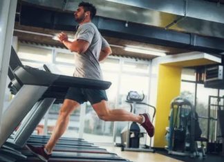 Spor sektöründe sürdürülebilirlik anlayışı her geçen gün daha fazla önem kazanırken, çevre dostu fitness donanımları yeni nesil spor salonlarının ve bireysel kullanıcıların öncelikleri arasında yer almaya başladı. Geleneksel spor ekipmanlarının üretim süreçlerinde kullanılan yüksek enerji tüketimi ve fazla kaynak kullanımı, sektörün daha sürdürülebilir çözümlere yönelmesine neden oluyor. Konulu bir haber görseli.