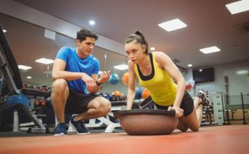 Deneyimli Fitness Eğitmenlerinden Motivasyon Önerileri Fitness sürecinde başarıya ulaşmanın en önemli unsurlarından biri sürdürülebilir motivasyon olarak öne çıkıyor. Düzenli egzersiz yapmak, hedeflere bağlı kalmak ve sağlıklı yaşam alışkanlıklarını devam ettirmek birçok kişi için zaman zaman zorlayıcı olabiliyor. Bu noktada deneyimli fitness eğitmenleri, kişilerin motivasyonlarını koruyabilmeleri için farklı yöntemler geliştiriyor. Konulu bir haber görseli.