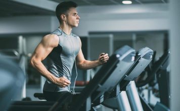 Fitness yolculuğunda başarılı sonuçlar elde etmek isteyen bireyler için kardiyo antrenmanları önemli bir yere sahip olmaya devam ediyor. Düzenli olarak uygulanan kardiyo çalışmaları yalnızca kalori yakımını desteklemekle kalmıyor, aynı zamanda kalp ve damar sağlığını güçlendiriyor, dayanıklılığı artırıyor ve genel yaşam kalitesini olumlu yönde etkiliyor. Uzmanlar, kuvvet antrenmanlarıyla birlikte planlanan kardiyo egzersizlerinin daha dengeli ve sürdürülebilir bir gelişim sağladığını vurguluyor. Konulu bir haber görseli.