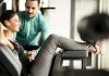 Fitness sektöründe profesyonel hizmet kalitesinin yükselmesiyle birlikte etik kuralların önemi de giderek artıyor. İnsanların fiziksel gelişim hedeflerine ulaşmalarında önemli bir rol üstlenen fitness antrenörleri, yalnızca egzersiz programı hazırlayan kişiler değil, aynı zamanda danışanlarının sağlıklı ve güvenli bir süreç geçirmesini sağlayan rehberler olarak değerlendiriliyor. Konulu bir haber görseli.