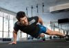 Fitness çalışmalarında başarıya ulaşmak yalnızca doğru hareketleri yapmak ve düzenli antrenman uygulamakla sınırlı olmuyor. Egzersiz sırasında uygulanan nefes kontrolü de performans, dayanıklılık ve hareket kalitesi üzerinde önemli bir etkiye sahip oluyor. Birçok sporcu, antrenman yoğunluğuna odaklanırken doğru nefes teknikleri konusunu göz ardı edebiliyor. Konulu bir haber görseli.
