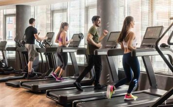 Fitness sektöründe kullanılan ekipmanların performansı, hem kullanıcı deneyimi hem de işletmelerin sürdürülebilirliği açısından büyük önem taşıyor. Düzenli olarak kullanılan spor cihazları zaman içerisinde yıpranabilir, performans kaybı yaşayabilir ve güvenlik açısından risk oluşturabilir. Bu nedenle fitness ekipmanlarında bakım, cihazların daha uzun ömürlü olması ve yüksek verimle çalışması için temel gerekliliklerden biri olarak öne çıkıyor. Konulu bir haber görseli.