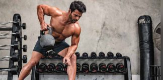 Fitness sektöründe kullanıcı deneyimini belirleyen en önemli unsurlardan biri ekipmanların tasarım özellikleri olarak öne çıkıyor. Spor salonlarında veya ev ortamında kullanılan araçların yalnızca dayanıklı olması yeterli görülmezken, insan vücuduna uyum sağlayan yapıya sahip olması da büyük önem taşıyor. Bu noktada fitness ekipmanları içerisinde ergonomik tasarımlar, hem performansı artırması hem de sakatlanma risklerini azaltması nedeniyle giderek daha fazla tercih ediliyor. Konulu bir haber görseli.