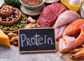 Fitness Yapanlar İçin En İyi Protein Kaynakları Düzenli egzersiz yapan bireyler için doğru beslenme, antrenman programı kadar büyük önem taşıyor. Özellikle direnç antrenmanları ve kuvvet çalışmalarında kasların korunması, gelişmesi ve toparlanması için yeterli protein alımı gerekiyor. Bu nedenle protein kaynakları, fitness ile ilgilenen kişilerin beslenme planında en çok dikkat ettiği konular arasında yer alıyor. Konulu bir haber görseli.