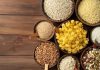 Fitness dünyasında performansı artırmak ve yoğun antrenman dönemlerinde enerji seviyesini korumak için farklı beslenme stratejileri uygulanıyor. Bu yöntemlerden biri olan karbonhidrat yüklemesi, özellikle yüksek yoğunluklu egzersiz yapan sporcuların dikkat ettiği beslenme uygulamaları arasında yer alıyor. Vücudun enerji depolarını artırmayı amaçlayan bu yöntem, doğru şekilde uygulandığında antrenman performansına ve dayanıklılığa katkı sağlayabiliyor. Konulu bir haber görseli.