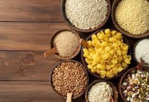 Fitness dünyasında performansı artırmak ve yoğun antrenman dönemlerinde enerji seviyesini korumak için farklı beslenme stratejileri uygulanıyor. Bu yöntemlerden biri olan karbonhidrat yüklemesi, özellikle yüksek yoğunluklu egzersiz yapan sporcuların dikkat ettiği beslenme uygulamaları arasında yer alıyor. Vücudun enerji depolarını artırmayı amaçlayan bu yöntem, doğru şekilde uygulandığında antrenman performansına ve dayanıklılığa katkı sağlayabiliyor. Konulu bir haber görseli.