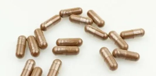 Kas Gelişiminde Fitness Supplementlerinin Rolü Fitness dünyasında kas gelişimi hedefleyen sporcular için antrenman programı kadar beslenme düzeni de büyük önem taşıyor. Düzenli egzersiz yapan birçok kişi, performansını artırmak ve toparlanma sürecini desteklemek amacıyla fitness supplementleri kullanımına yöneliyor. Doğru şekilde kullanıldığında bu ürünler, dengeli beslenme ve düzenli antrenman programının tamamlayıcı bir parçası olabiliyor. Konulu bir haber görseli.