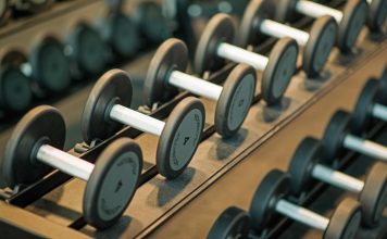 Kısa Sürede Sonuç Veren Fitness Antrenman Modelleri Fitness dünyasında hedeflere daha kısa sürede ulaşmak isteyen sporcuların sayısı her geçen gün artıyor. Yoğun iş temposu, günlük yaşamın getirdiği sorumluluklar ve zaman kısıtlamaları nedeniyle birçok kişi, daha verimli antrenman yöntemlerini araştırıyor. Bu noktada doğru planlanan fitness programları, bilimsel temellere dayanan antrenman modelleri ve düzenli uygulama sayesinde hem kas gelişimi hem de yağ yakımı açısından başarılı sonuçlar elde etmek mümkün oluyor. Konulu bir haber görseli.