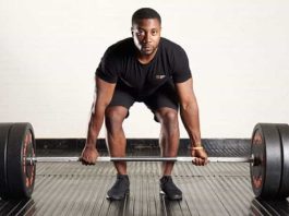 Kuvvet Çalışmaları Fitness Gelişimine Nasıl Katkı Sağlar? Fitness dünyasında başarılı sonuçlar elde etmek isteyen sporcular için kuvvet çalışmaları, gelişimin en önemli yapı taşlarından biri olarak kabul ediliyor. Düzenli şekilde uygulanan kuvvet antrenmanları yalnızca kas hacmini artırmakla kalmıyor; aynı zamanda dayanıklılığı geliştiriyor, metabolizmayı hızlandırıyor ve günlük yaşam kalitesini yükseltiyor. Bilimsel araştırmalar, doğru planlanan kuvvet egzersizlerinin hem profesyonel sporcular hem de amatör bireyler için uzun vadeli sağlık ve performans avantajları sunduğunu ortaya koyuyor. Konulu bir haber görseli.