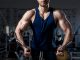 Progressive Overload Fitness Gelişiminde Neden Önemli Fitness dünyasında sürekli gelişim sağlamak isteyen sporcuların en çok üzerinde durduğu konulardan biri antrenman sistemlerinin doğru şekilde planlanması oluyor. Vücudun belirli bir seviyeye alışmasının ardından aynı yükle çalışmaya devam etmek, zaman içerisinde gelişimin yavaşlamasına neden olabiliyor. Bu noktada progressive overload yani kademeli yüklenme yöntemi, sporcuların performansını artırmak ve fiziksel gelişimini sürdürmek için önemli bir yaklaşım olarak öne çıkıyor. Konulu bir haber görseli.