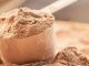 Protein Tozu Seçerken Fitness Hedefleri Neden Önemlidir? Düzenli spor yapan bireylerin beslenme planlarında protein alımı önemli bir yere sahip bulunuyor. Kasların korunması, gelişmesi ve antrenman sonrasında toparlanma sürecinin desteklenmesi açısından yeterli protein tüketimi büyük önem taşıyor. Günümüzde birçok kişi günlük protein ihtiyacını besinlerden karşılarken, bazı durumlarda protein tozu gibi takviye ürünler de tercih edilebiliyor. Ancak her ürün her kullanıcı için aynı sonucu vermeyebiliyor. Bu nedenle fitness hedefleri, protein tozu seçiminde dikkat edilmesi gereken en önemli kriterlerden biri olarak öne çıkıyor. Konulu bir haber görseli.
