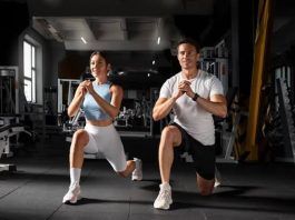 Sakatlık Riskini Azaltan Fitness Eğitmenliği Yaklaşımları Fitness sektöründe bilinçli antrenman anlayışının yaygınlaşmasıyla birlikte sporcuların performansını artırmanın yanı sıra sağlıklarını korumaya yönelik çalışmalar da önem kazanmaya başladı. Bu noktada fitness eğitmeni tarafından uygulanan doğru yöntemler, spor yapan kişilerin sakatlık riskini azaltmasında kritik bir rol oynuyor. Yanlış egzersiz teknikleri, aşırı yüklenme ve kişiye uygun olmayan programlar uzun vadede çeşitli fiziksel problemlere yol açabilirken, profesyonel yaklaşımlar daha güvenli ve verimli bir spor deneyimi sağlıyor. Konulu bir haber görseli.