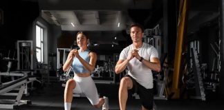 Sakatlık Riskini Azaltan Fitness Eğitmenliği Yaklaşımları Fitness sektöründe bilinçli antrenman anlayışının yaygınlaşmasıyla birlikte sporcuların performansını artırmanın yanı sıra sağlıklarını korumaya yönelik çalışmalar da önem kazanmaya başladı. Bu noktada fitness eğitmeni tarafından uygulanan doğru yöntemler, spor yapan kişilerin sakatlık riskini azaltmasında kritik bir rol oynuyor. Yanlış egzersiz teknikleri, aşırı yüklenme ve kişiye uygun olmayan programlar uzun vadede çeşitli fiziksel problemlere yol açabilirken, profesyonel yaklaşımlar daha güvenli ve verimli bir spor deneyimi sağlıyor. Konulu bir haber görseli.