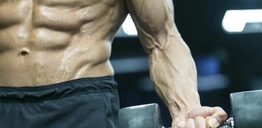 Salon Yatırımlarında Fitness Ekipmanı Seçimi Fitness sektöründe büyüyen yatırım hacmi, spor salonu açmak isteyen girişimcilerin ekipman seçimine daha fazla önem vermesine neden oluyor. Başarılı bir salon yatırımı için yalnızca geniş bir alan veya modern bir dekorasyon yeterli olmuyor. Kullanıcı beklentilerini karşılayan, dayanıklı ve verimli çalışan fitness ekipmanları, işletmenin uzun vadeli başarısında önemli rol oynuyor. Konulu bir haber görseli.