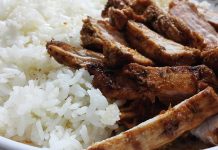 Düzenli egzersiz yapan bireyler için antrenman kadar beslenme düzeni de büyük önem taşıyor. Vücudun ihtiyaç duyduğu enerji, protein, vitamin ve minerallerin dengeli şekilde alınması hem performansın artırılmasına hem de toparlanma sürecinin daha verimli ilerlemesine katkı sağlıyor. Bu nedenle sporcu beslenmesi, yalnızca profesyonel sporcuların değil, fitness ile ilgilenen herkesin dikkat etmesi gereken önemli konular arasında yer alıyor. Konulu bir haber görseli.