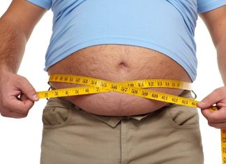 Fazla yağ oranını azaltmak ve daha fit bir vücut görünümüne ulaşmak isteyen bireyler için düzenli egzersiz kadar doğru beslenme de büyük önem taşıyor. Spor salonunda geçirilen süre ne kadar verimli olursa olsun, beslenme planı doğru şekilde oluşturulmadığında istenilen sonuçlara ulaşmak zorlaşabiliyor. Bu nedenle fitness beslenme programları, yağ yakımını destekleyen en önemli unsurlar arasında gösteriliyor. Konulu bir haber görseli.