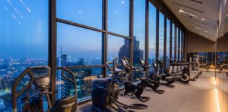 Yapay Zekâ Destekli Fitness Ekipmanları Yaygınlaşıyor Spor teknolojilerinde yaşanan hızlı gelişmeler, fitness sektörünü de önemli ölçüde dönüştürüyor. Son yıllarda geliştirilen yapay zekâ destekli fitness ekipmanları, kullanıcıların daha verimli, güvenli ve kişiselleştirilmiş antrenman yapmasına olanak tanırken spor salonlarının hizmet kalitesini de yeni bir seviyeye taşıyor. Hareket analizi yapabilen, performansı ölçebilen ve antrenman önerileri sunabilen bu akıllı sistemler, hem profesyonel sporcular hem de spora yeni başlayan bireyler tarafından yoğun ilgi görüyor. Konulu bir haber görseli.