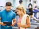 Yapay Zekâ Fitness Antrenörlerine Nasıl Destek Sağlıyor? Fitness sektöründe teknolojik gelişmeler, antrenman süreçlerini daha kişisel, verimli ve ölçülebilir hale getiriyor. Son yıllarda özellikle yapay zekâ teknolojilerinin yaygınlaşmasıyla birlikte fitness antrenörleri, danışanlarına daha kapsamlı hizmet sunabilmek için yeni dijital araçlardan yararlanmaya başladı. Veri analizi, performans takibi ve kişiye özel program oluşturma gibi alanlarda kullanılan yapay zekâ destekli sistemler, antrenörlerin karar verme süreçlerini kolaylaştırıyor. Konulu bir haber görseli.