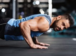 Yeni Nesil Fitness Antrenman Trendleri Fitness dünyası, bilimsel araştırmalar, teknolojik gelişmeler ve değişen yaşam tarzlarıyla birlikte sürekli yenileniyor. Geçmişte yalnızca ağırlık kaldırma ve klasik kardiyo çalışmalarına dayanan antrenman anlayışı, günümüzde daha kapsamlı ve kişiselleştirilmiş yöntemlere dönüşüyor. Yeni dönem yaklaşımlar, performansı artırmayı, sakatlanma riskini azaltmayı ve daha sürdürülebilir bir spor alışkanlığı oluşturmayı hedefliyor. Konulu bir haber görseli.