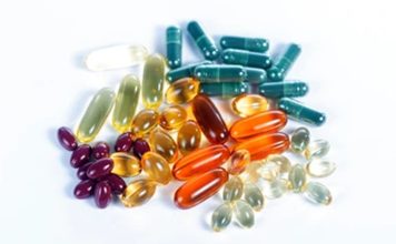 Yeni Nesil Supplementler Fitness Sektörünü Değiştiriyor Fitness sektörü, son yıllarda yalnızca antrenman yöntemleriyle değil, beslenme ve destek ürünleri alanındaki gelişmelerle de büyük bir dönüşüm geçiriyor. Sporcuların performans hedefleri değiştikçe kullanılan ürünler de daha gelişmiş içeriklere sahip hale geliyor. Bu değişimin merkezinde ise yeni nesil supplementler yer alıyor. Daha kişisel ihtiyaçlara yönelik hazırlanan, bilimsel araştırmalarla desteklenen ve farklı kullanım amaçlarına hitap eden ürünler, fitness dünyasında yeni bir dönemin başlamasına katkı sağlıyor. Konulu bir haber görseli.