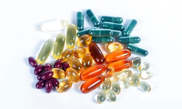 Yeni Nesil Supplementler Fitness Sektörünü Değiştiriyor Fitness sektörü, son yıllarda yalnızca antrenman yöntemleriyle değil, beslenme ve destek ürünleri alanındaki gelişmelerle de büyük bir dönüşüm geçiriyor. Sporcuların performans hedefleri değiştikçe kullanılan ürünler de daha gelişmiş içeriklere sahip hale geliyor. Bu değişimin merkezinde ise yeni nesil supplementler yer alıyor. Daha kişisel ihtiyaçlara yönelik hazırlanan, bilimsel araştırmalarla desteklenen ve farklı kullanım amaçlarına hitap eden ürünler, fitness dünyasında yeni bir dönemin başlamasına katkı sağlıyor. Konulu bir haber görseli.