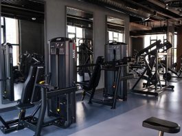 Yerli Üretim Fitness Ekipmanlarına İlgi Artıyor Spor ve sağlıklı yaşam bilincinin yaygınlaşmasıyla birlikte yerli üretim fitness ekipmanları hem bireysel kullanıcılar hem de spor salonları tarafından daha fazla tercih edilmeye başladı. Türkiye'de faaliyet gösteren üreticiler, teknolojik gelişmeleri yakından takip ederek uluslararası kalite standartlarında ürünler geliştirmeye devam ediyor. Böylece ithal ürünlere alternatif oluşturan yerli çözümler, fiyat avantajı ve hızlı teknik destek gibi önemli avantajlar sunuyor. Konulu bir haber görseli.