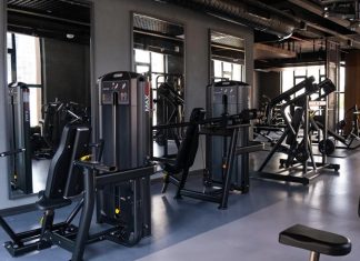 Yerli Üretim Fitness Ekipmanlarına İlgi Artıyor Spor ve sağlıklı yaşam bilincinin yaygınlaşmasıyla birlikte yerli üretim fitness ekipmanları hem bireysel kullanıcılar hem de spor salonları tarafından daha fazla tercih edilmeye başladı. Türkiye'de faaliyet gösteren üreticiler, teknolojik gelişmeleri yakından takip ederek uluslararası kalite standartlarında ürünler geliştirmeye devam ediyor. Böylece ithal ürünlere alternatif oluşturan yerli çözümler, fiyat avantajı ve hızlı teknik destek gibi önemli avantajlar sunuyor. Konulu bir haber görseli.